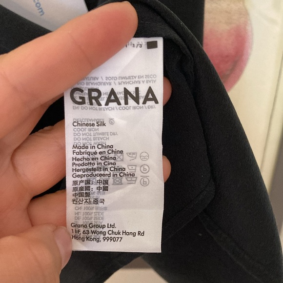 100% SILK BLACK CLASSIC CAMISOLE. Size: M - Picture 4 of 4